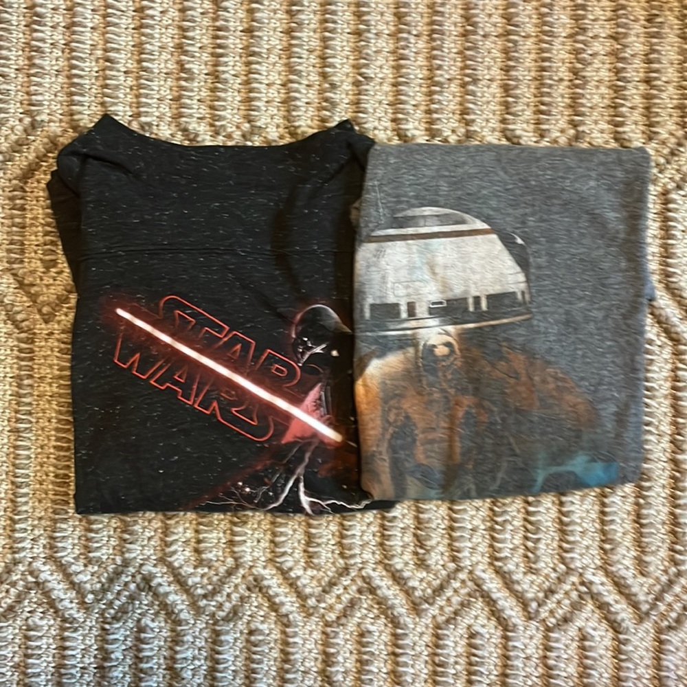 Boys Star Wars shits size small